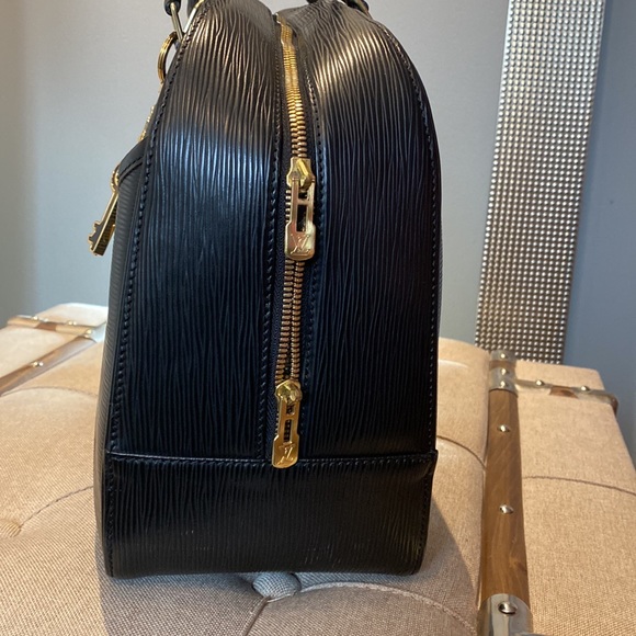 Louis Vuitton Deauville Epi Black Leather - Picture 4 of 13